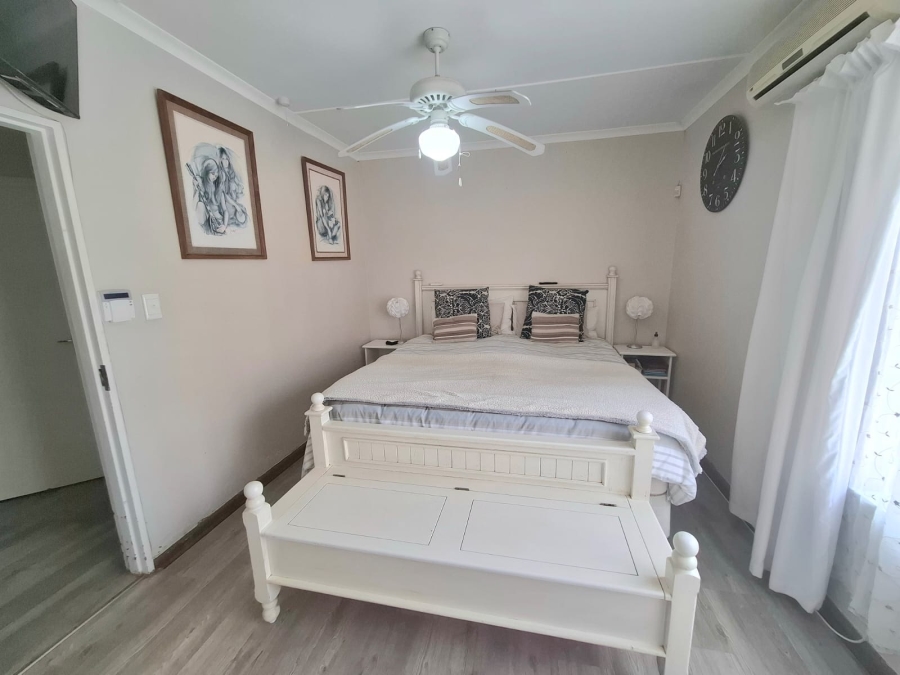 5 Bedroom Property for Sale in Beacon Bay Eastern Cape